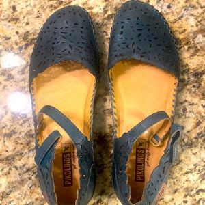 Pikolinos flat shoes